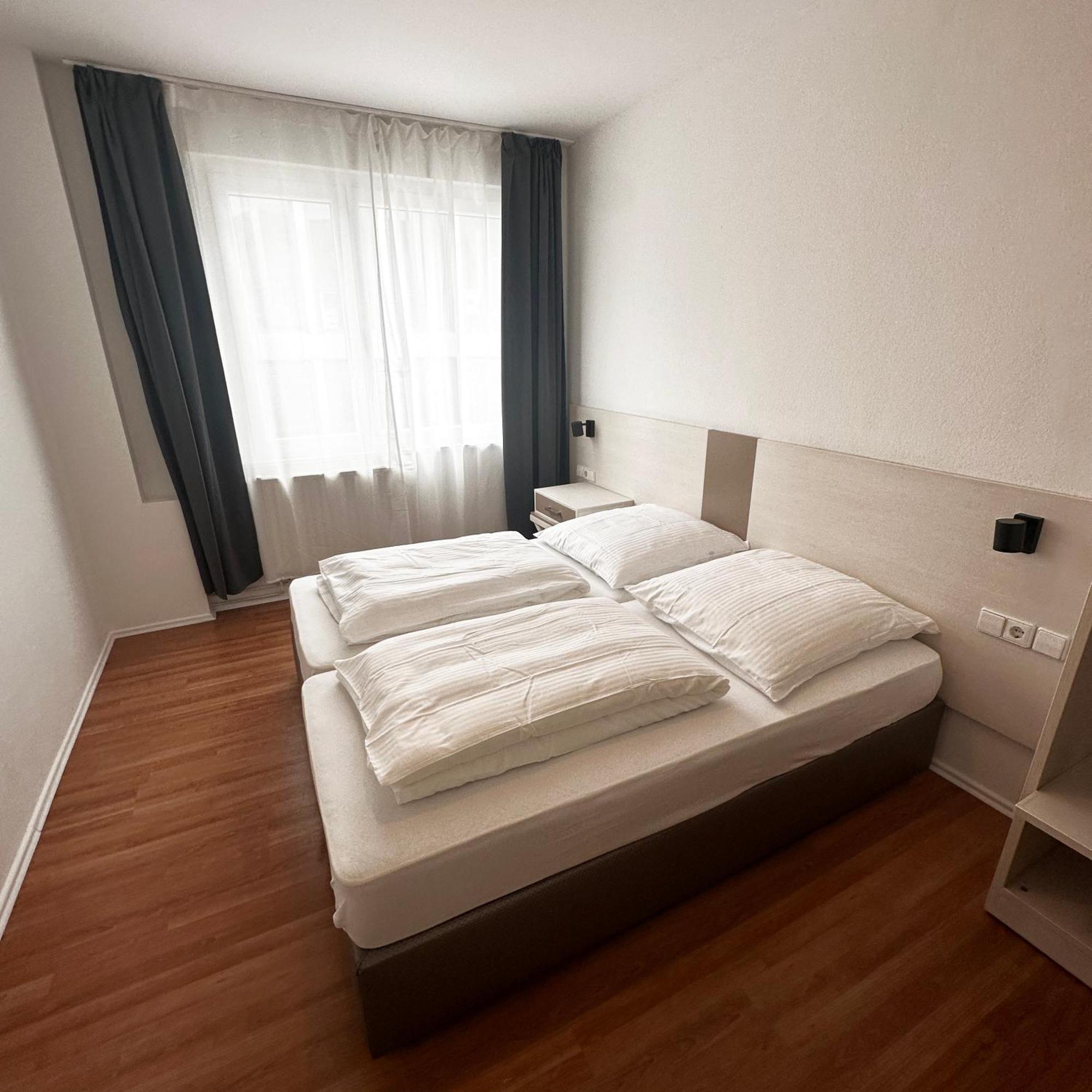 Benztown Hotel Gaestehaus Estugarda Exterior foto